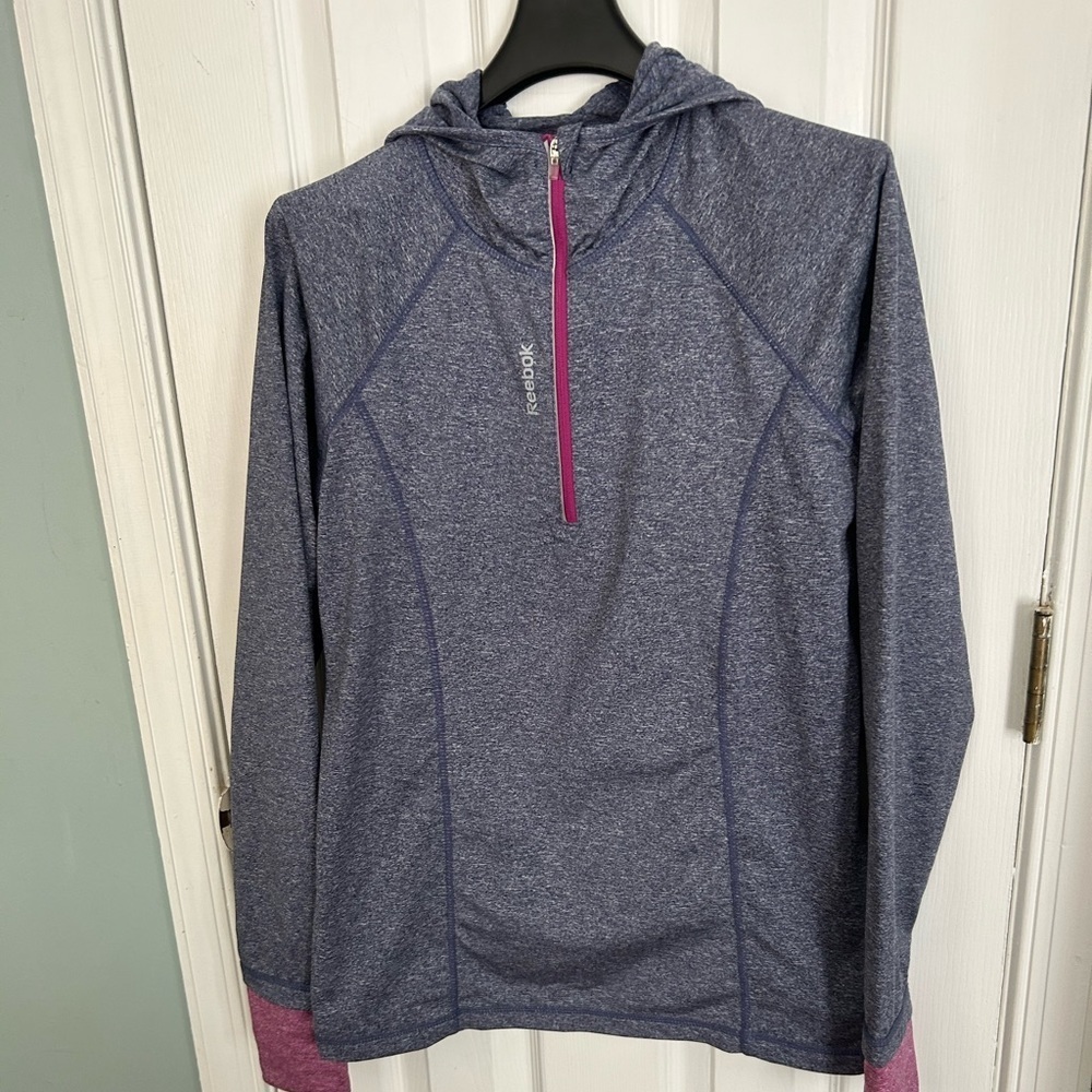 Reebok  Women's Sz M activewear Pullover Flx Stretch Purple Jacket